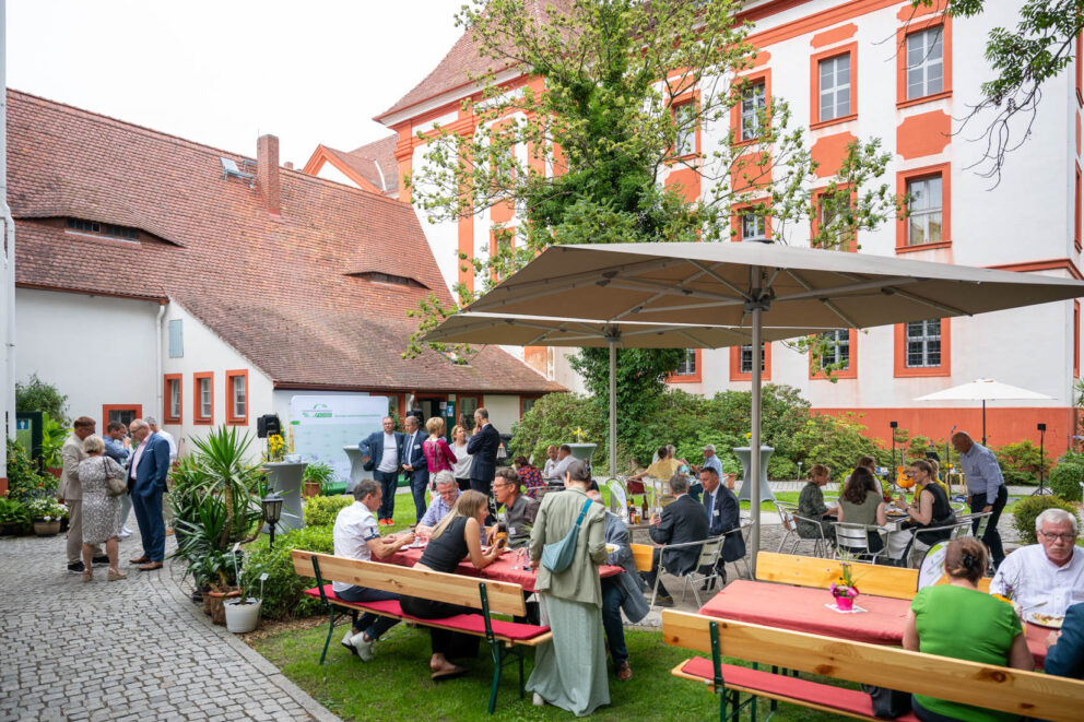 Gäste der Veranstaltung beim Get Together