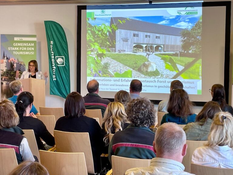 LTV-Direktorin Andrea Kis eröffnet die Veranstaltung Forst & Tourismus 2025