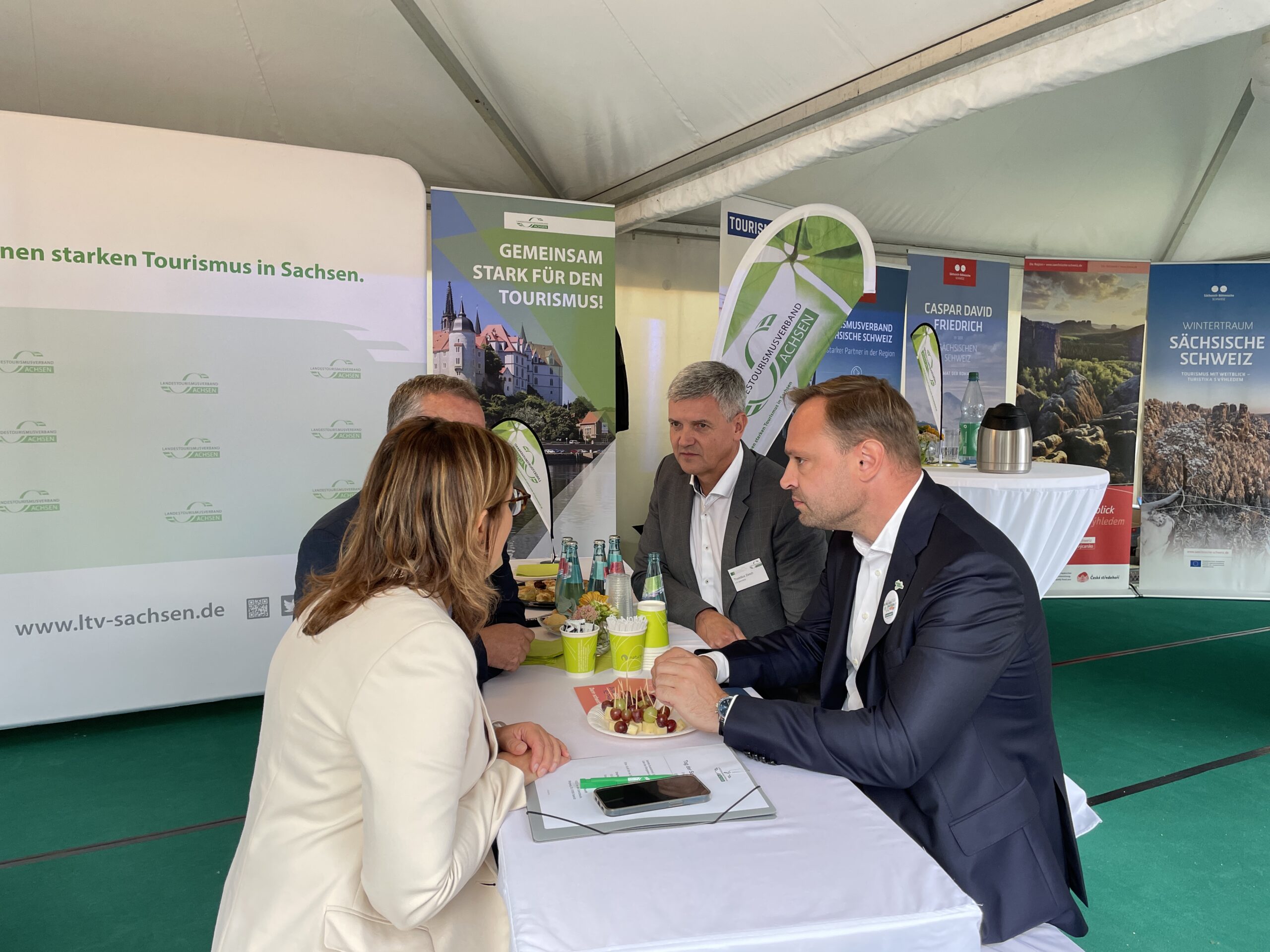 Landtagspräsident Alexander Dierks im Gespräch