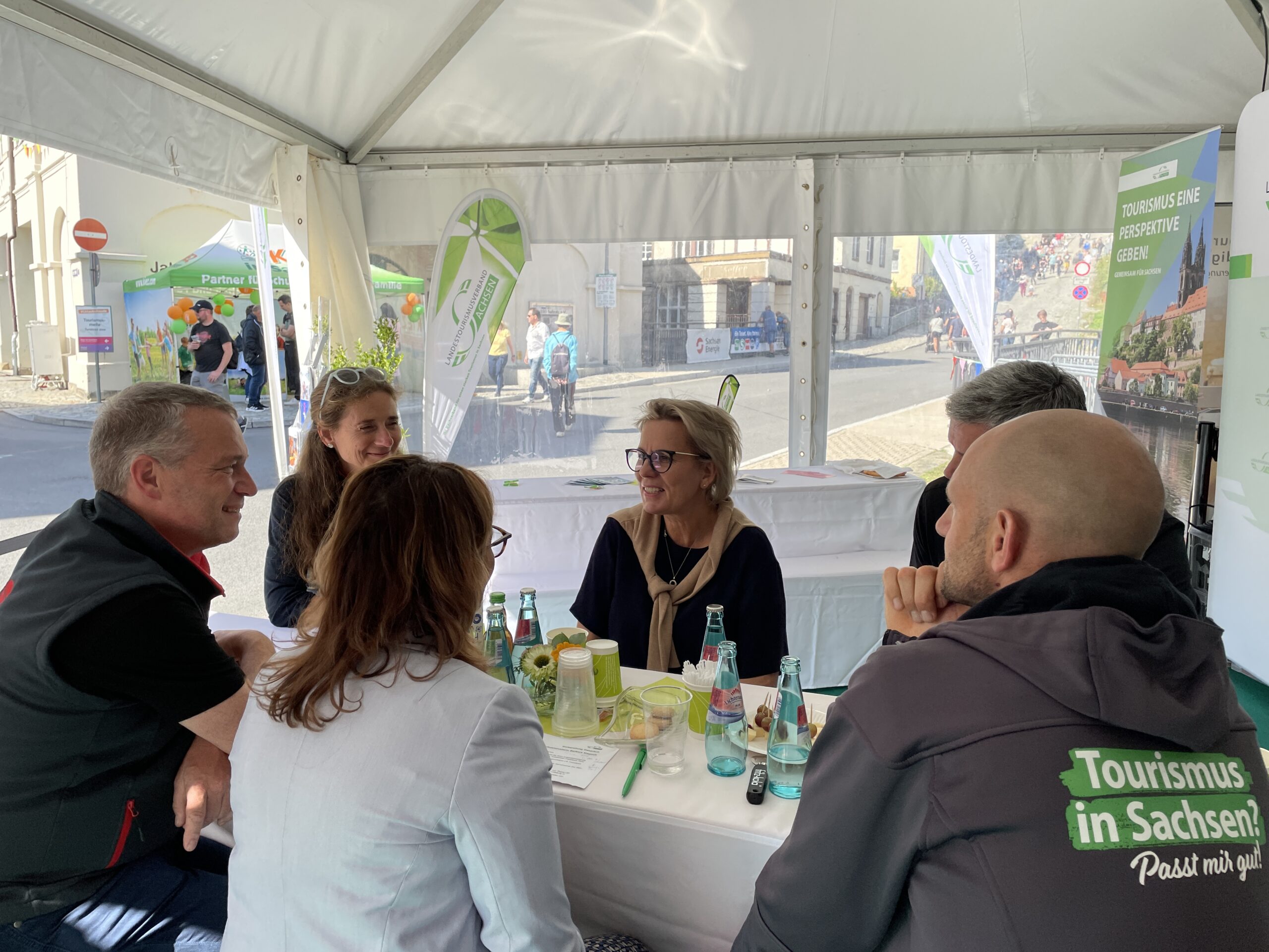 Staatsministerin Barbara Klepsch zu Besuch am Stand des LTV SACHSEN beim Tag der Sachsen in Sebnitz