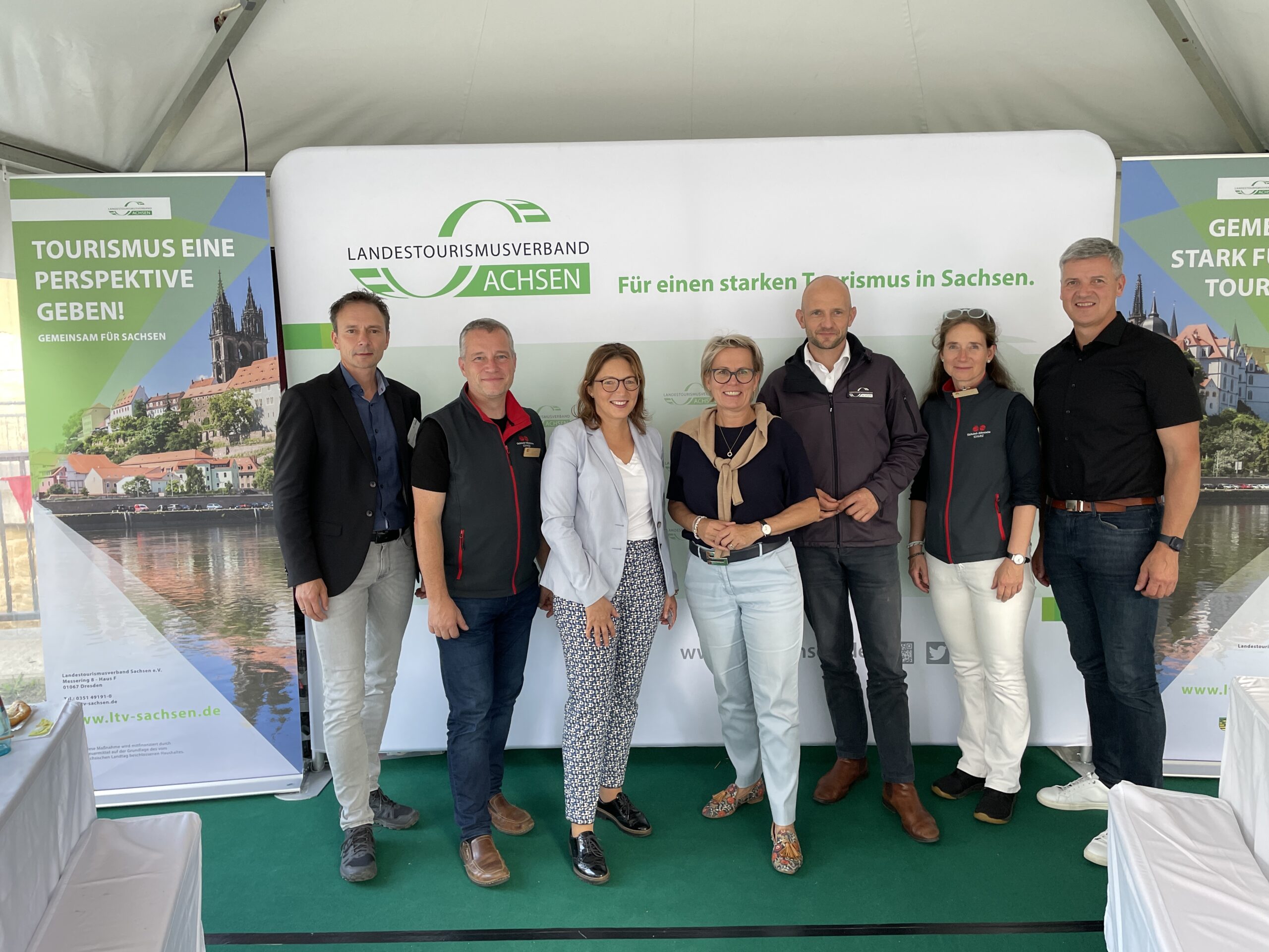 Gruppenbild mit Staatsministerin Barbara Klepsch