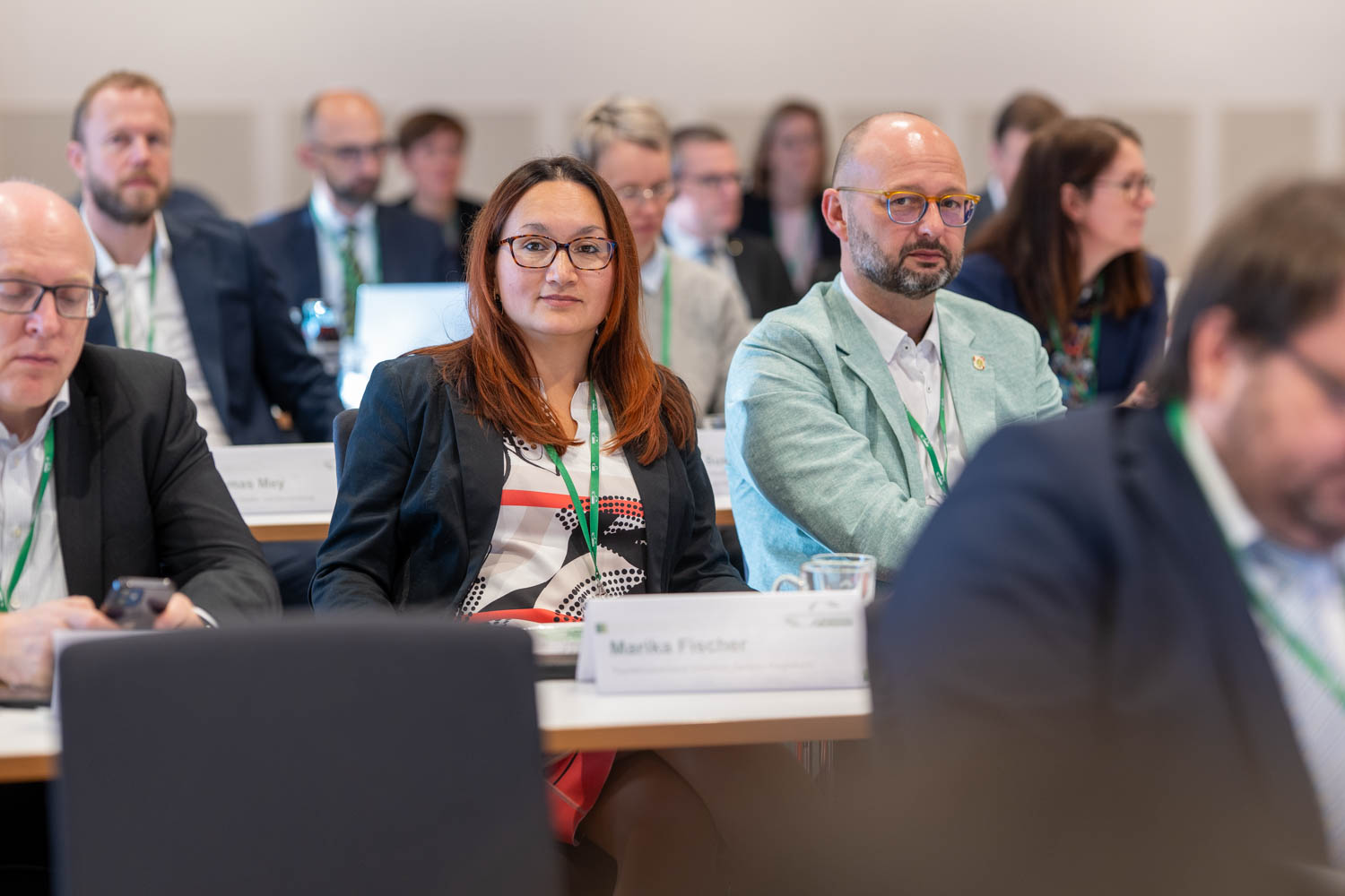 Teilnehmer der Mitgliederversammlung des LTV SACHSEN folgen dem Geschehen der Veranstaltung