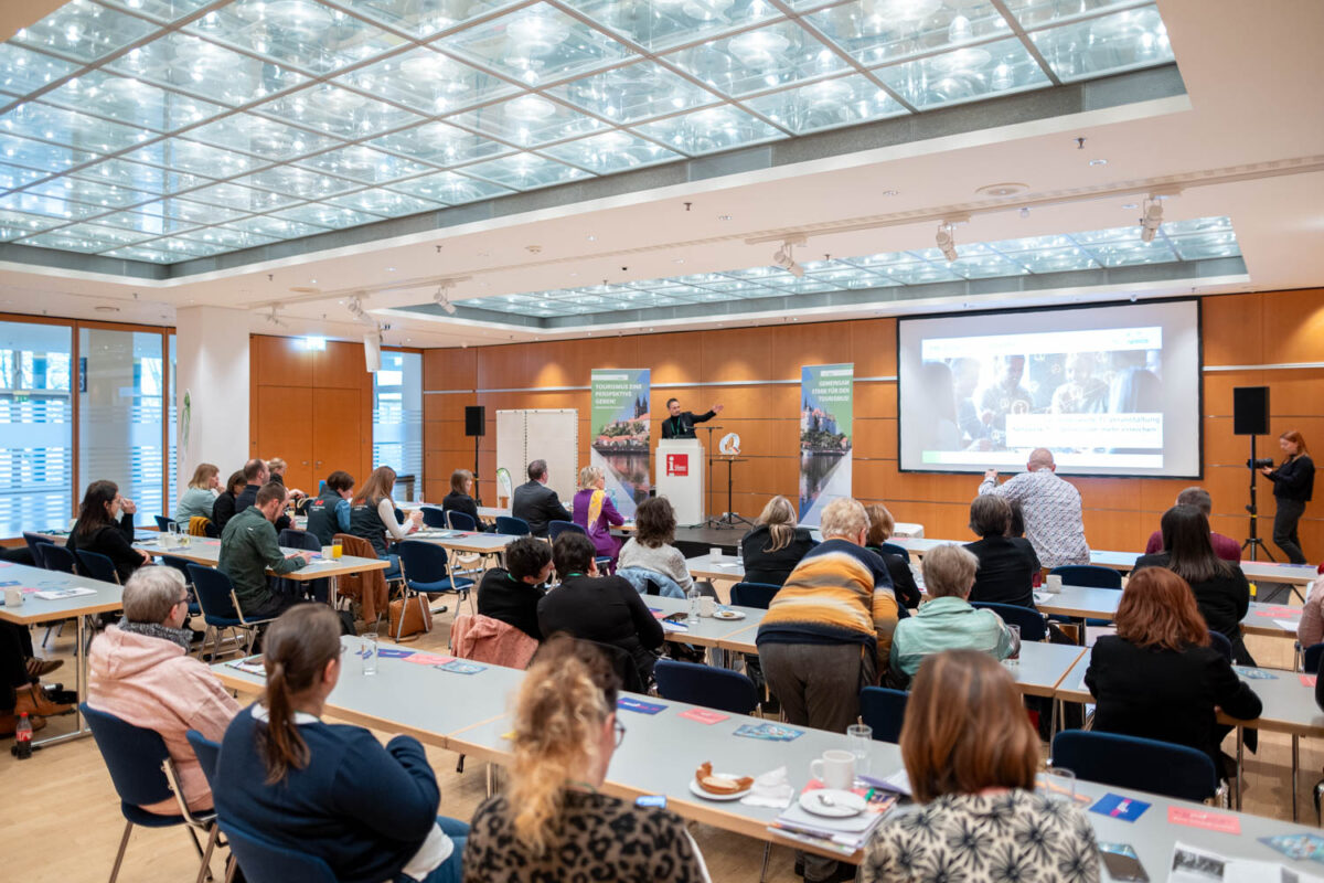 Begrüßung zur landesweiten Informationsveranstaltung für Touristinformationen