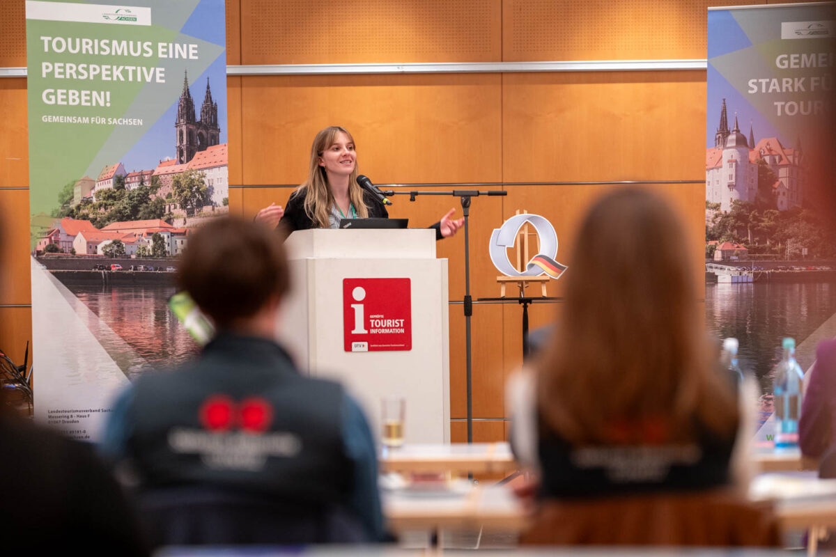 Lisa Homann vom Deutschen Tourismusverband am Rednerpult.