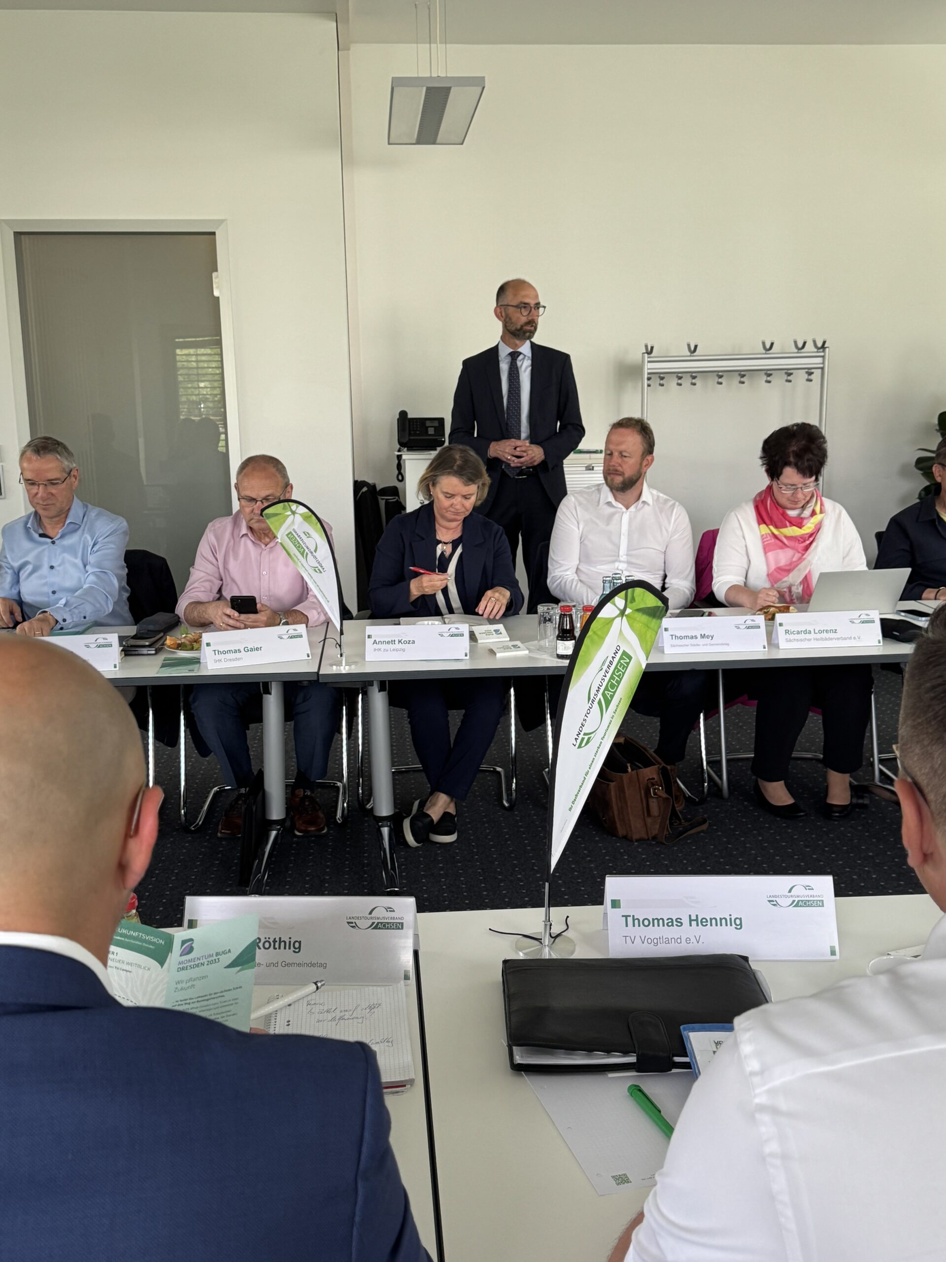 Hauptgeschäftsführer der IHK Dresden begrüßt die Teilnehmenden
