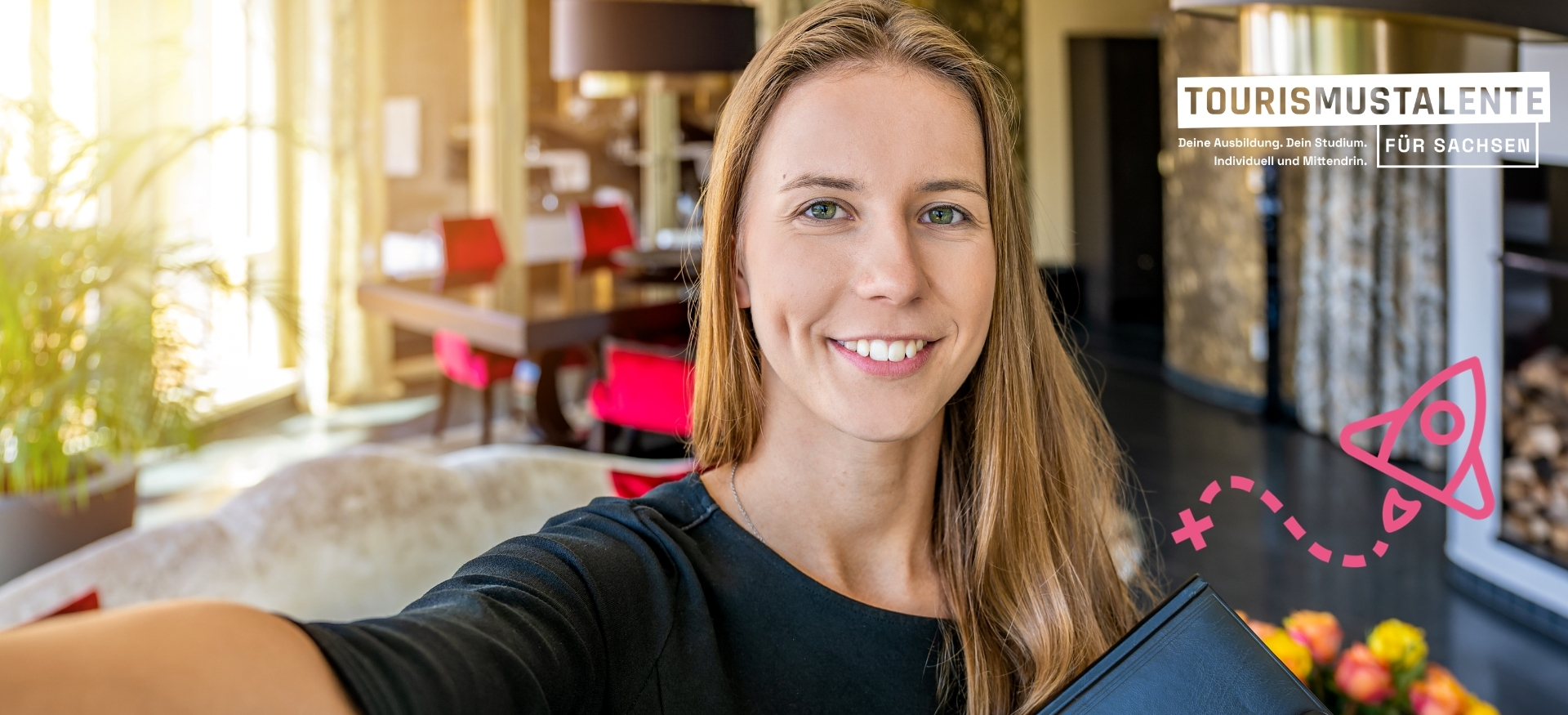 Eine fröhliche Frau macht ein Selfie.