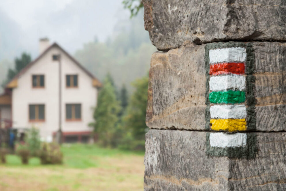 Wegemarkierung auf Wanderweg