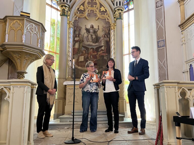 Feierliche Verleihung des Signets Pilgerkirche an die Hospitalkirche in Lößnitz